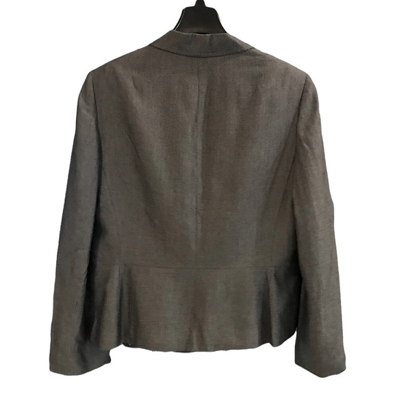 Tahari Women’s Gray Three Button Front Notched Collar Blazer/Jacket Size 14 - Picture 2 of 4